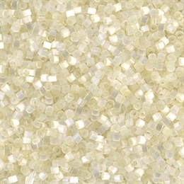 Seed beads, Delica 11/0, cream silk satin luster, 7,5 gram. DB0672V